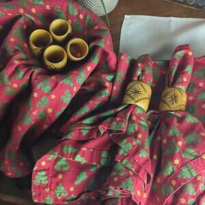 Kim Seybert Napkins Set of 6 Vintage Carved Napkin Rings Basket Liner Woodland